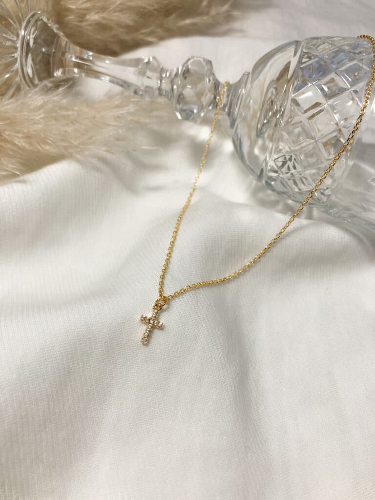Collier croix en plaqué or