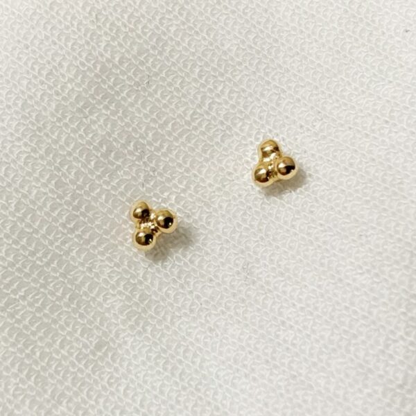 Boucles trois mini perles doré