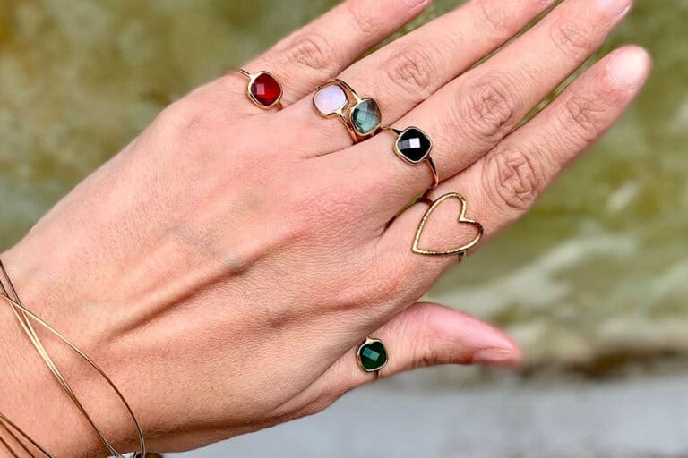 Tendances actuelles des bijoux fantaisie pour l&rsquo;été 2024